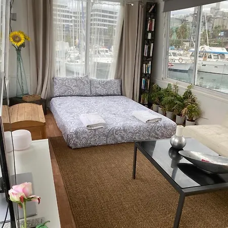 Bateau-hôtel Floating White House *