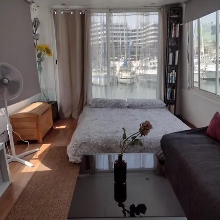 Bateau-hôtel Floating White House